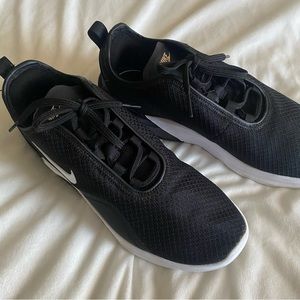 Nike air max tennis shoes